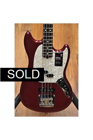 Fender American Performer Mustang Bass Aubergine Fender American Performer Mustang Bass Aubergine